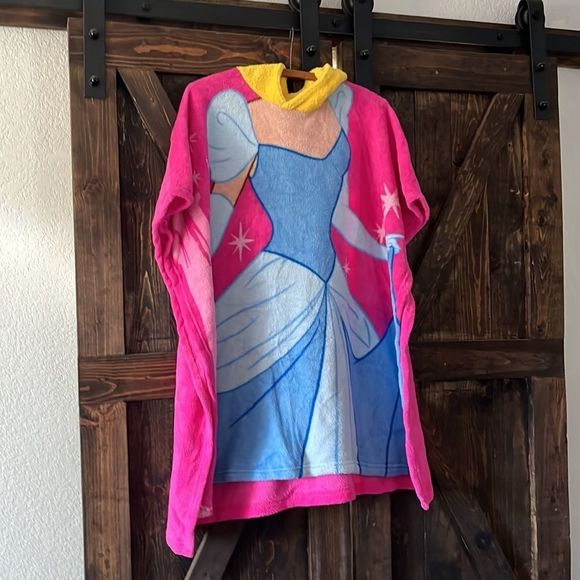 Disney Princess Cinderella Bath Towel - Picture 2 of 7